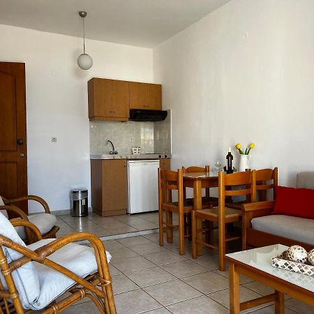 Michael Apartments Agia Marina Extérieur photo
