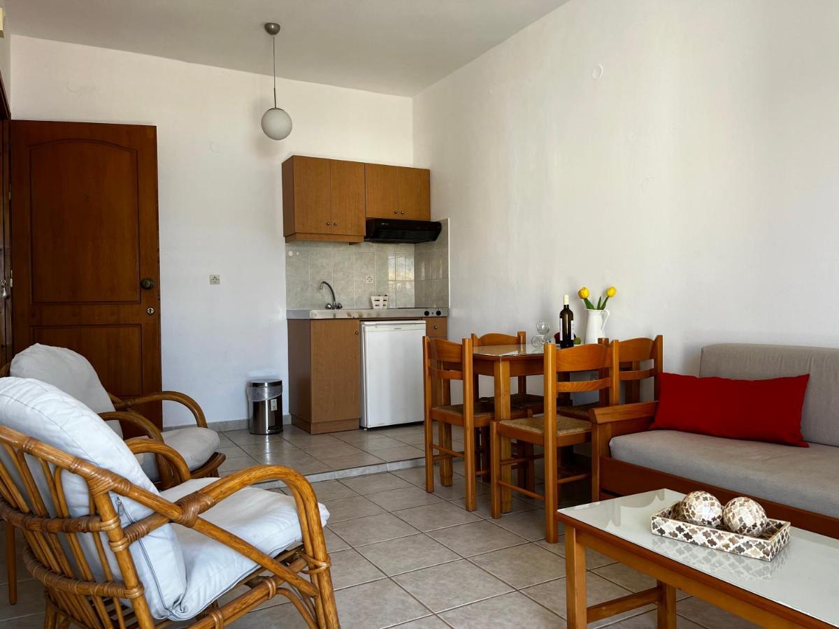 Michael Apartments Agia Marina Extérieur photo