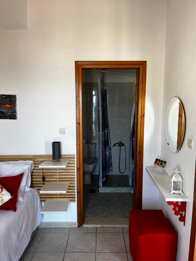 Michael Apartments Agia Marina Extérieur photo