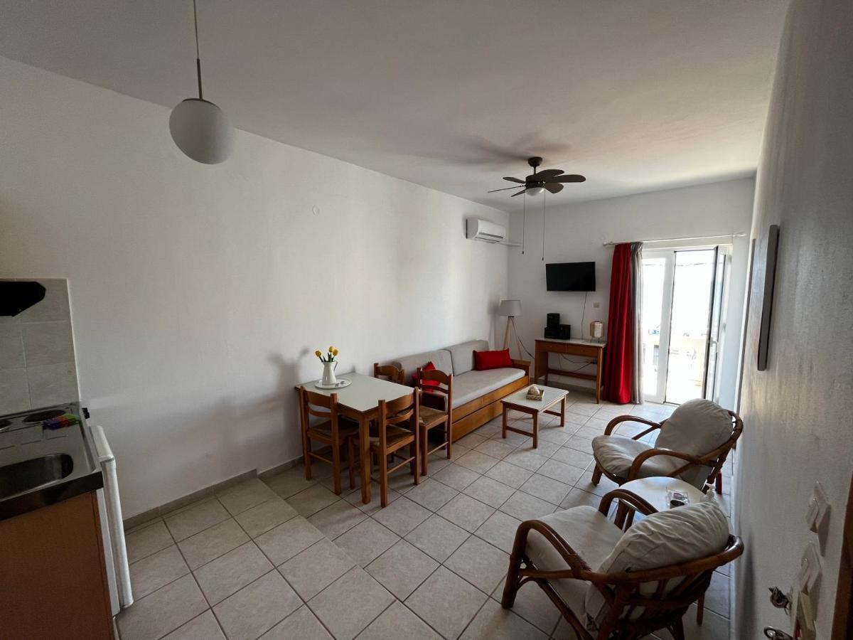 Michael Apartments Agia Marina Extérieur photo