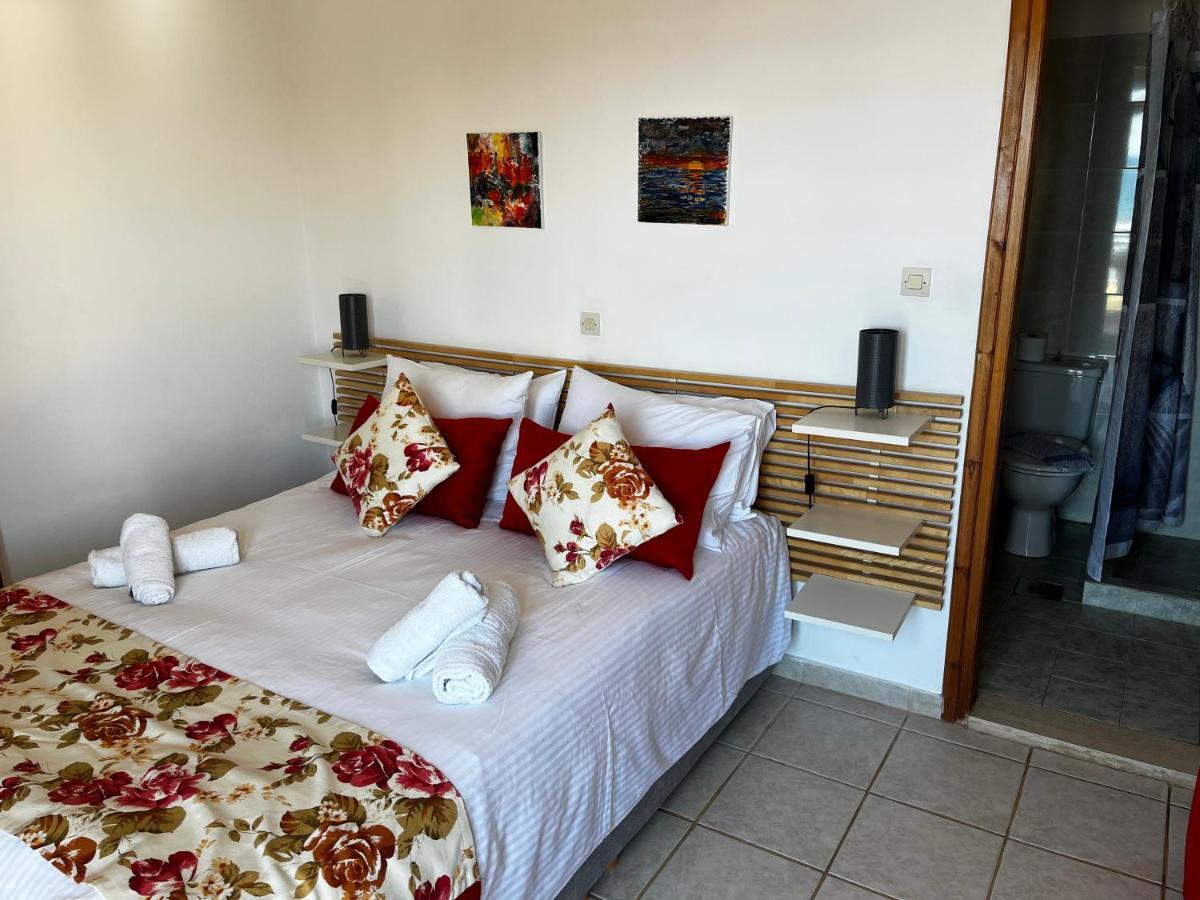 Michael Apartments Agia Marina Extérieur photo