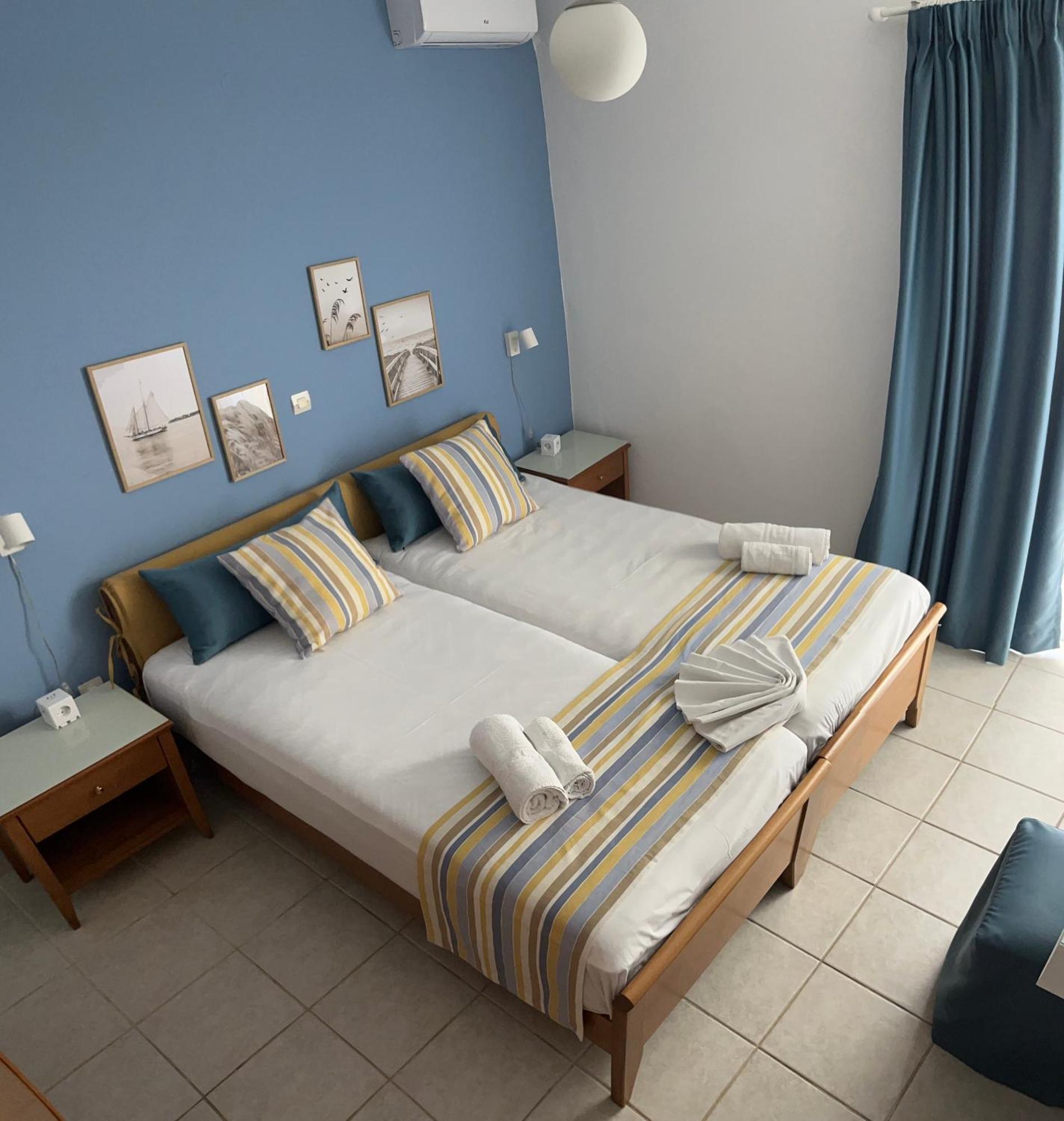 Michael Apartments Agia Marina Extérieur photo