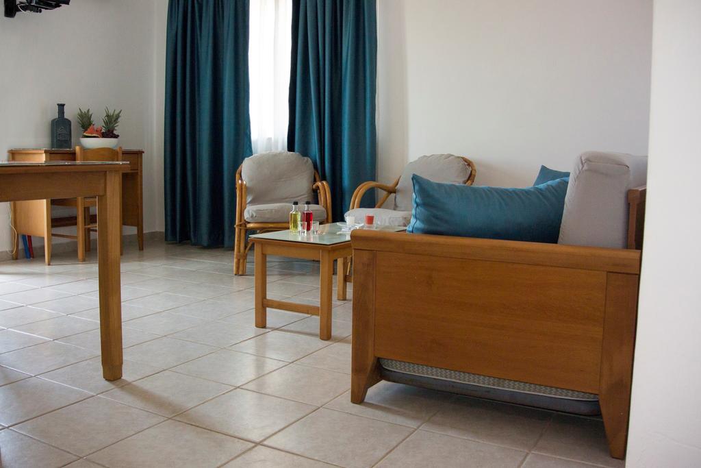 Michael Apartments Agia Marina Extérieur photo